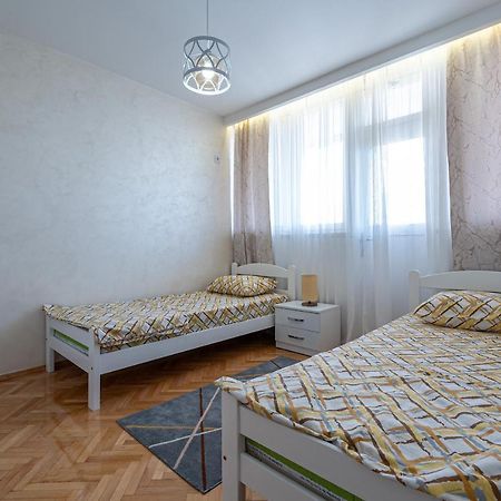 Clock Tower Lux Apartment พอดโกริกา ภายนอก รูปภาพ